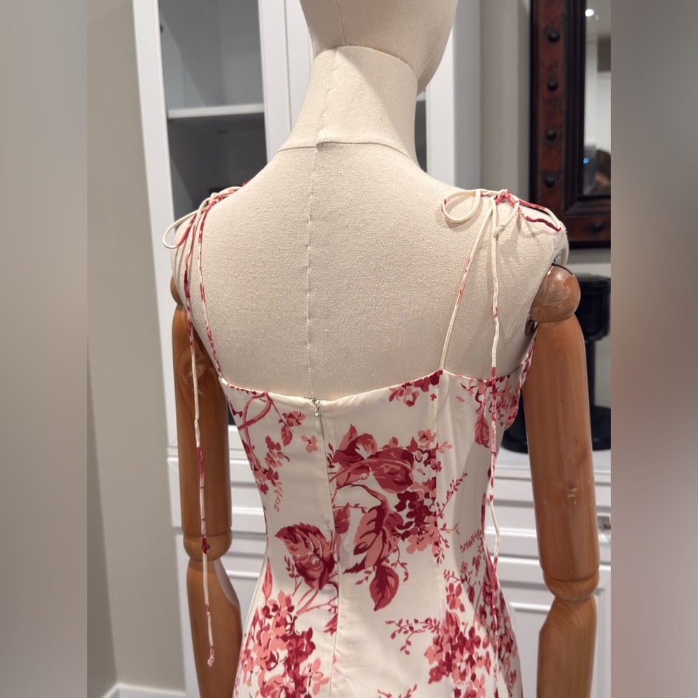 Reformation Fallon Dress in Blush Floral | Size [2] - Picture 12 of 12